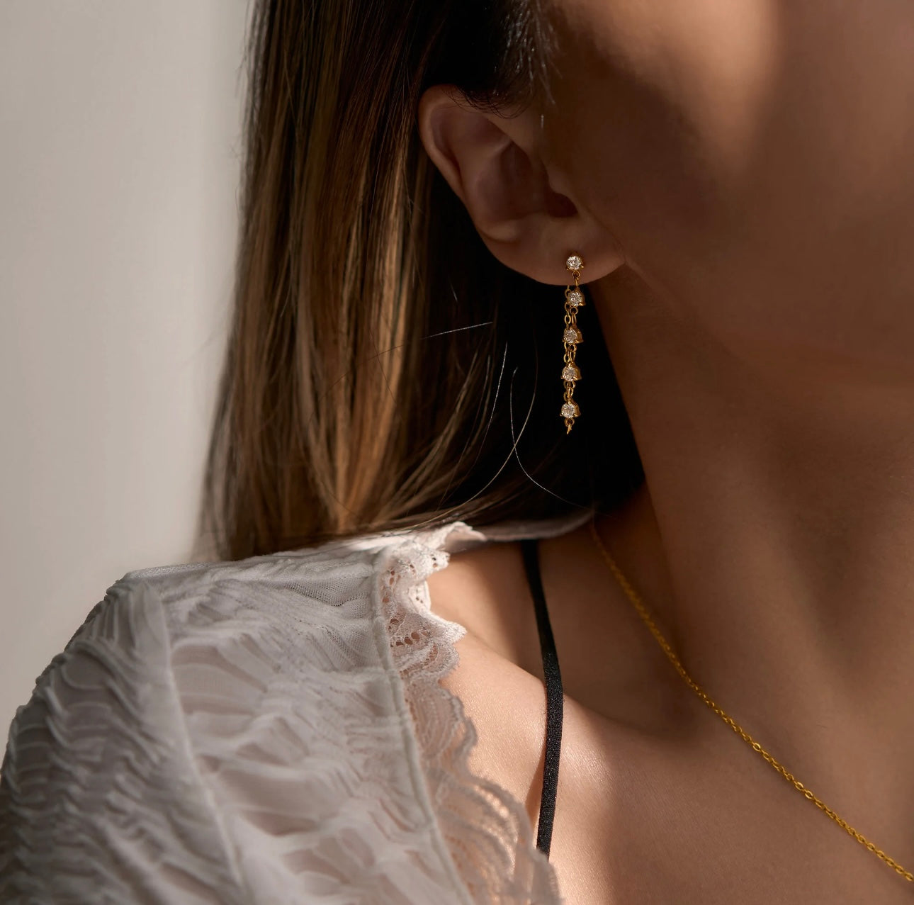 Ariana Dangling Huggie