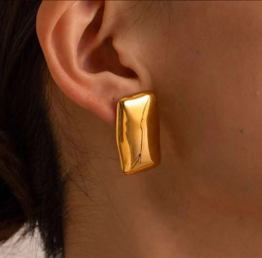 Serene Studs (Gold Bar)