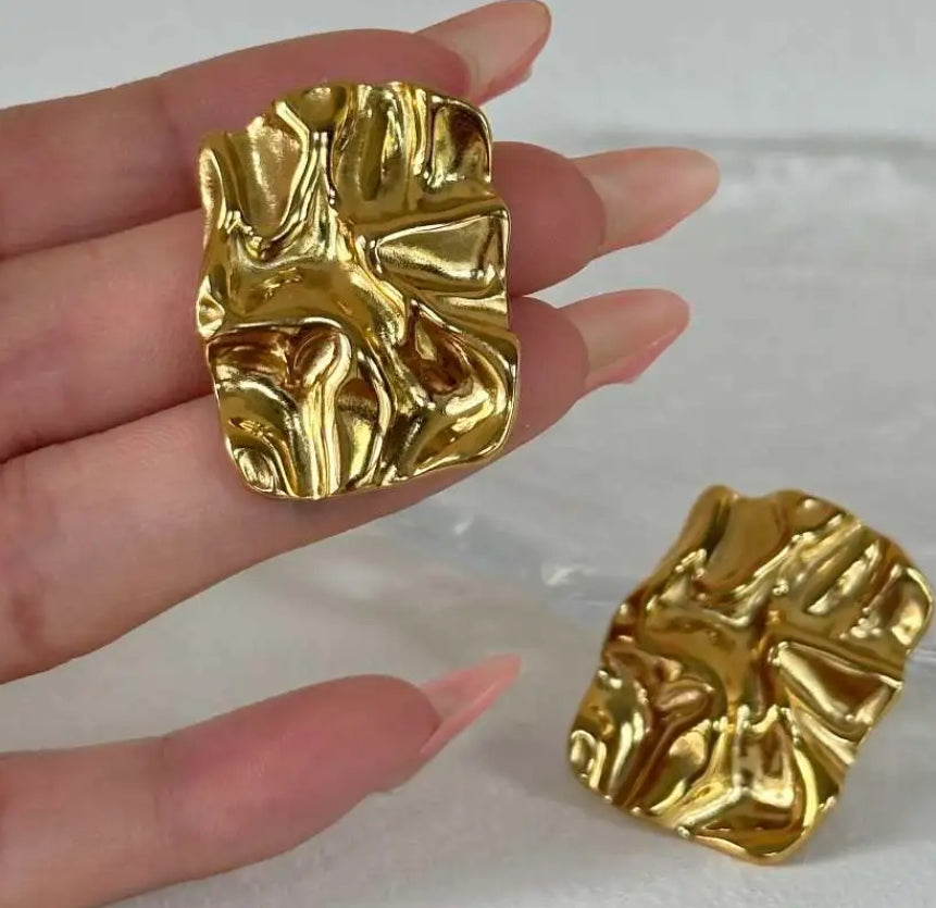 Serene Studs (Gold Bar)