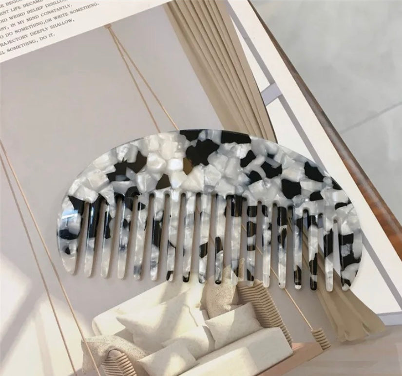 Mini Tamed Comb