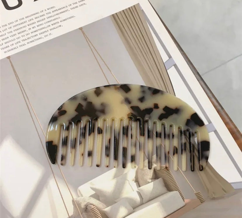 Mini Tamed Comb